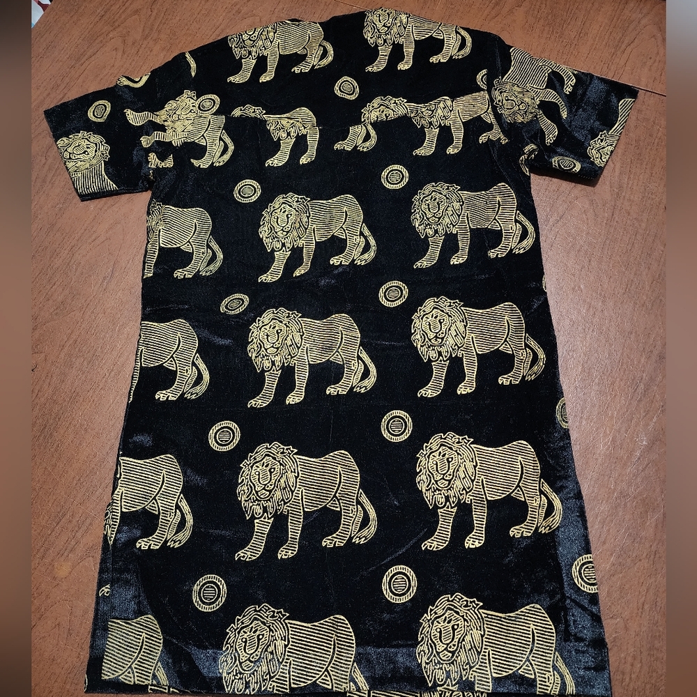 Seyimark Elegant Black and Gold Lion Print Men's Top - Picture 11 of 12